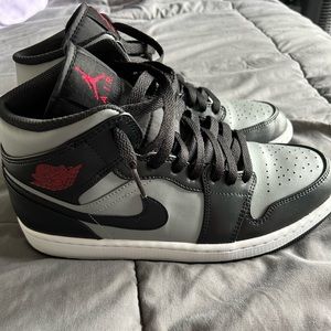 Jordan 1 “Red Shadow” WORN TWICE